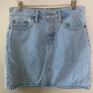 Levi’s denim high waist jean skirt size 27 light wash vintage look
